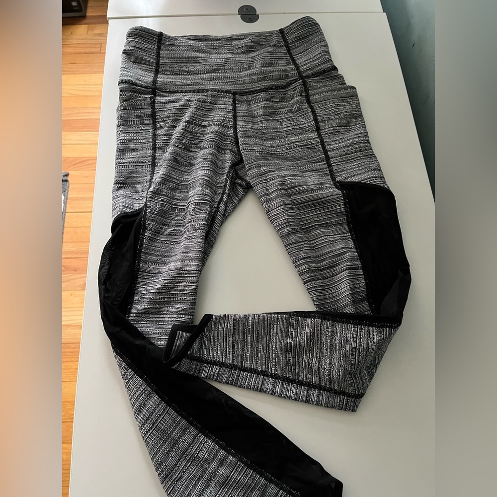 Athletic Cropped Yoga Leggings